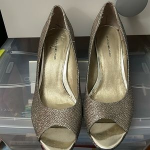 Bandolino size 91/2 sparkle peep toe 3” heels